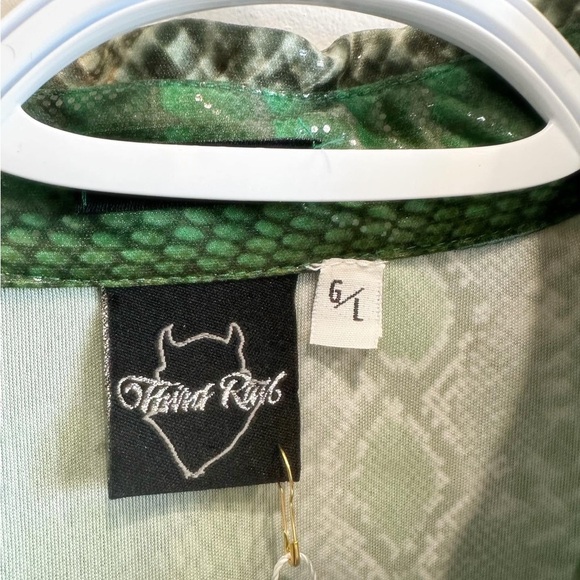 third rail button down t-shirt, size large - Picture 2 of 3